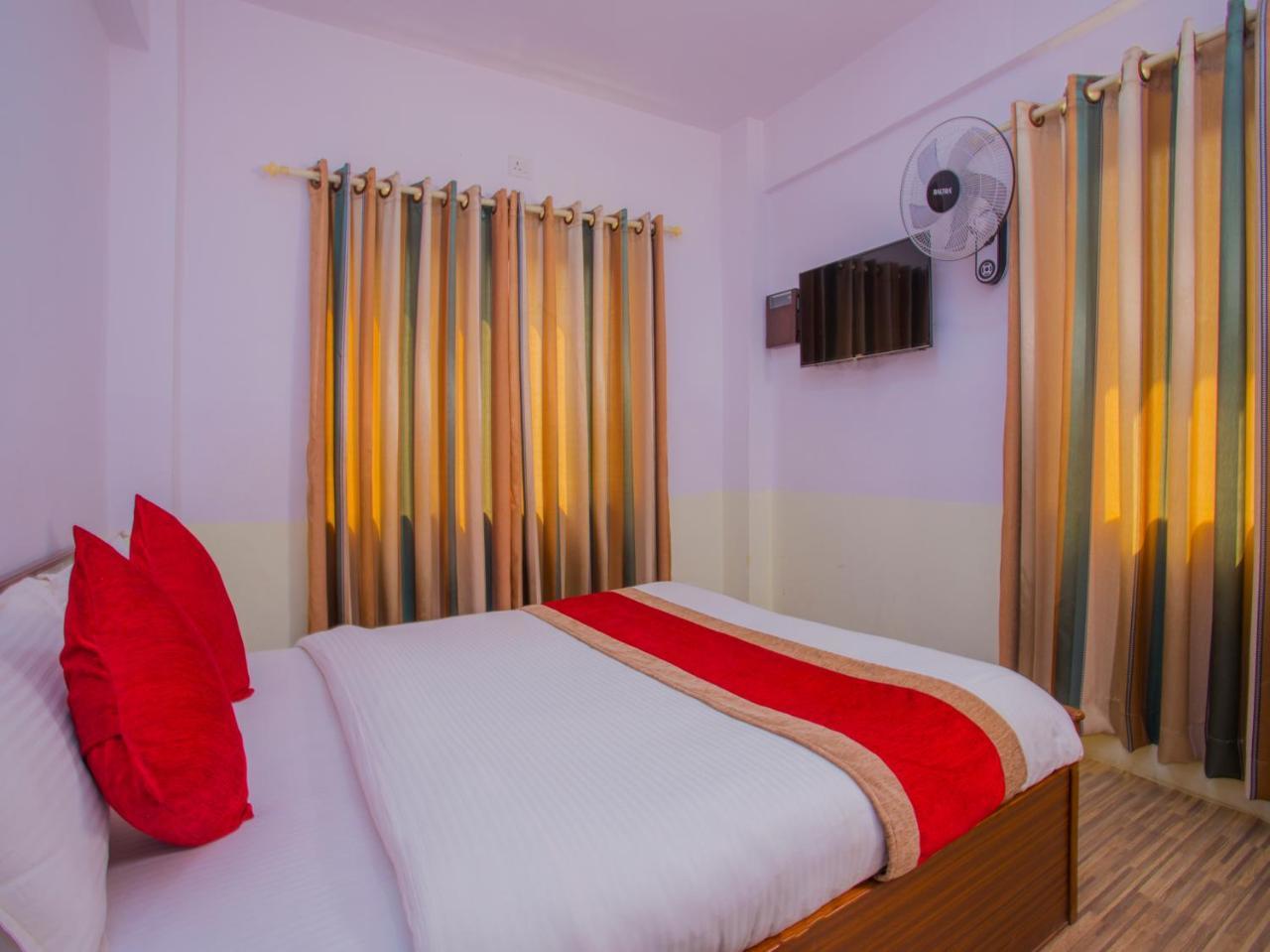 Oyo 255 White Zambala Hotel Kathmandu Exterior photo